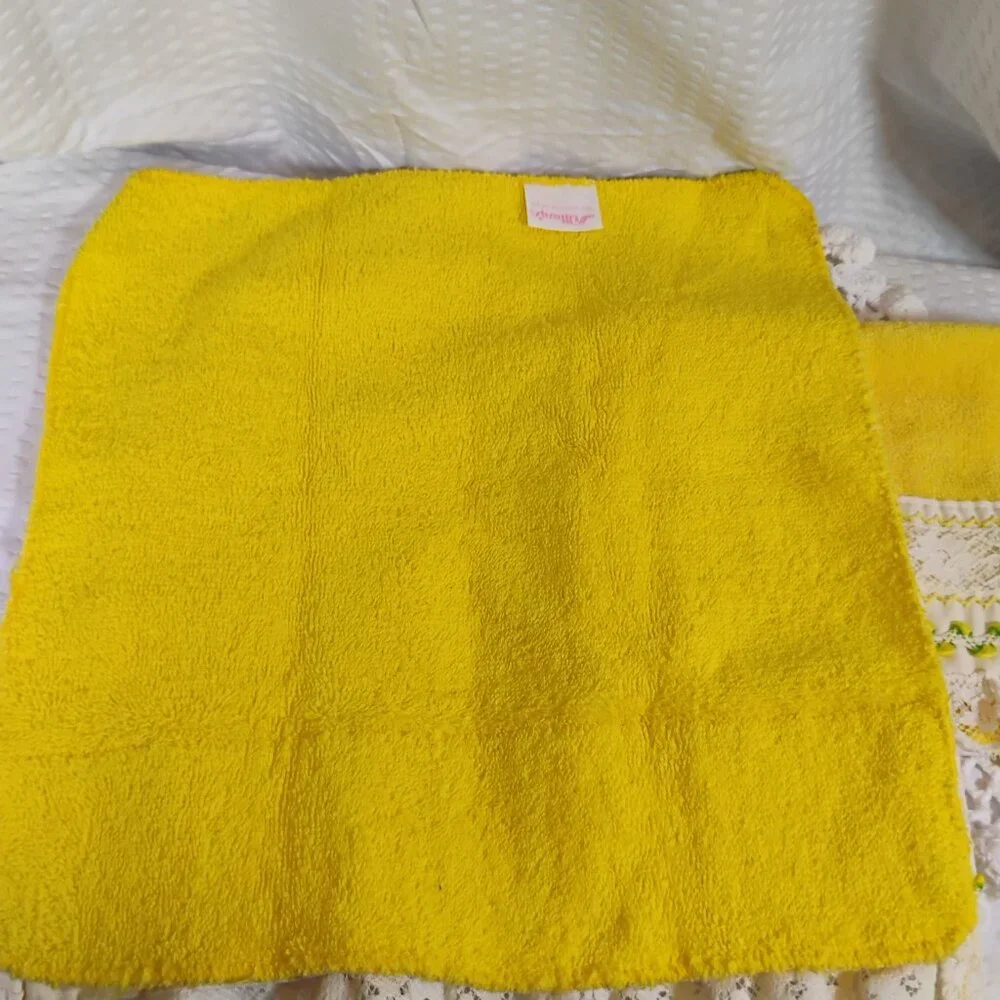 vintage St. Mary's brand bright yellow washcloths set of 2 bright yellow w lace